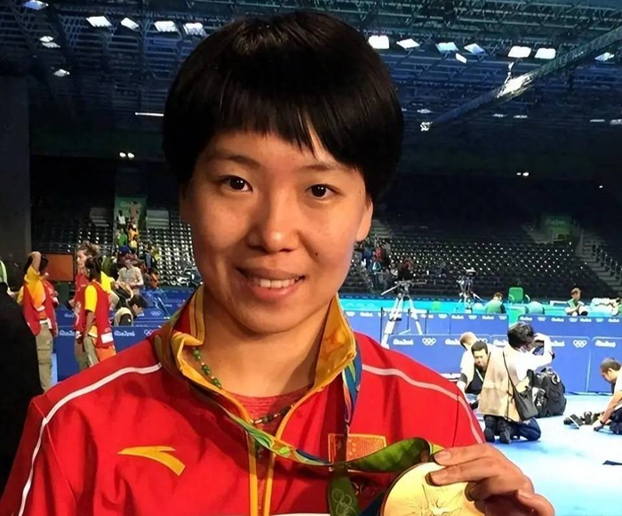 开云电竞-被孔令辉逼退，安置体育局5年的李晓霞级别待遇如何？人生赢家！|乒乓球|奥运冠军|国乒|退役|运动员_新浪体育_新浪新闻